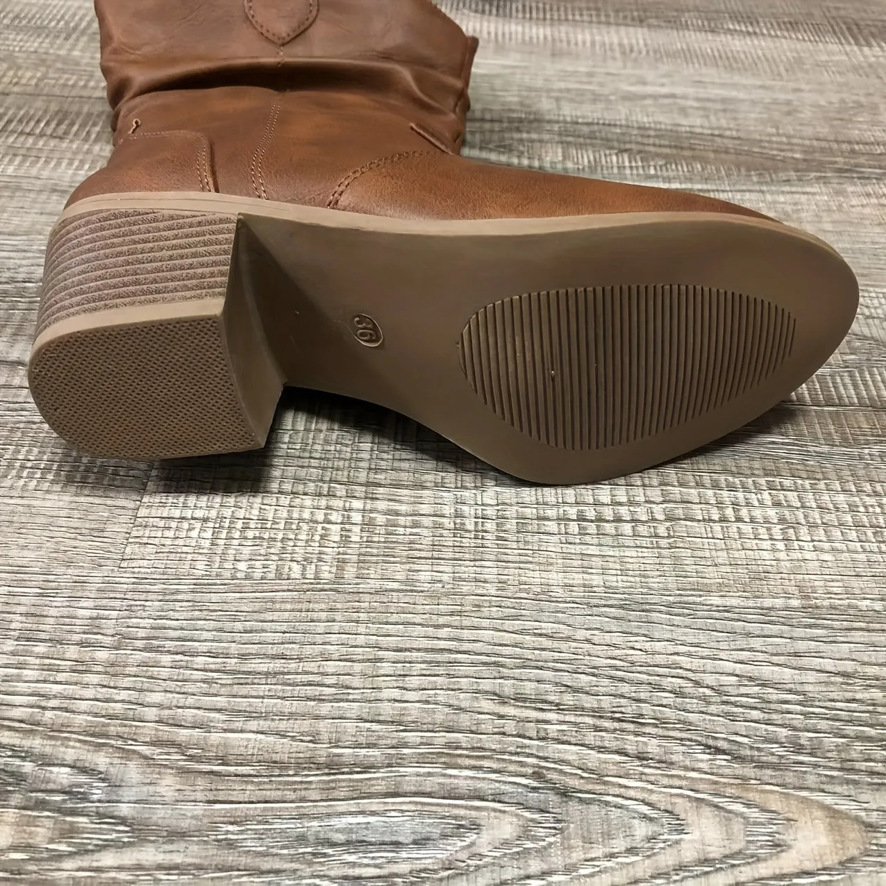 Multi-Season Chic Women's Motorcycle Boots: Comfy Block Heel, Solid Color, Slip-On, Round Toe Fashion